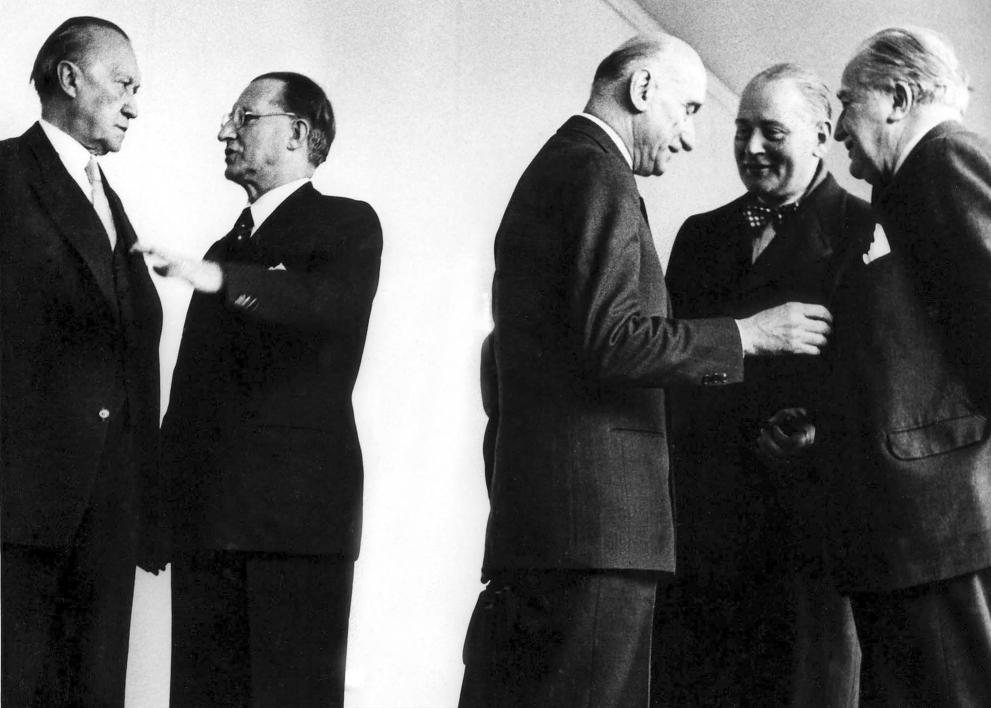 Treffen von Ministern der Mitgliedstaaten der Europäischen Gemeinschaft für Kohle und Stahl im Dezember 1951 in Straßburg.
